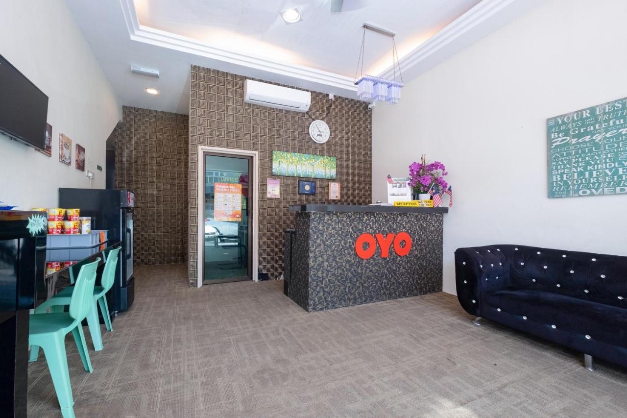 OYO 89981 Nyamanya Hotel Kuantan Bagian luar foto