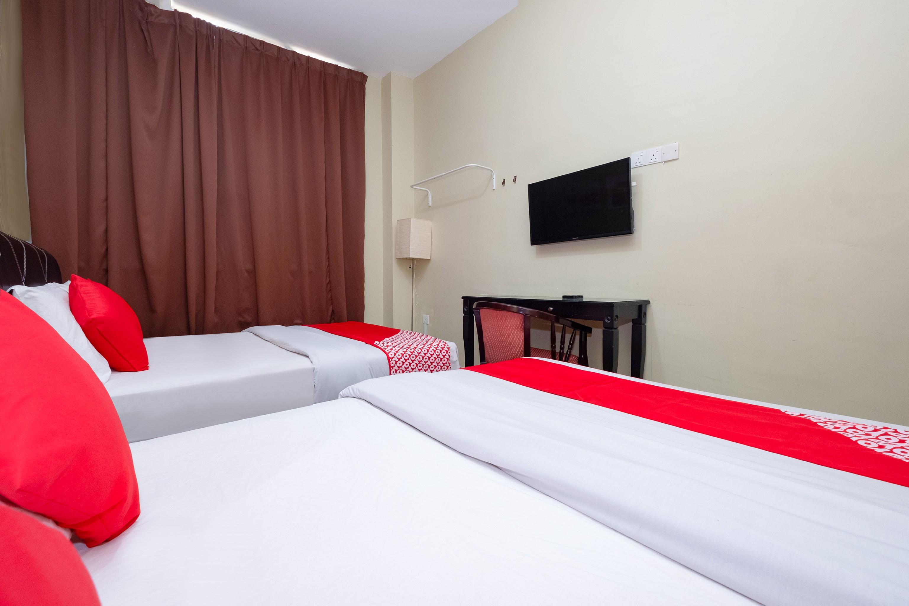 OYO 89981 Nyamanya Hotel Kuantan Bagian luar foto