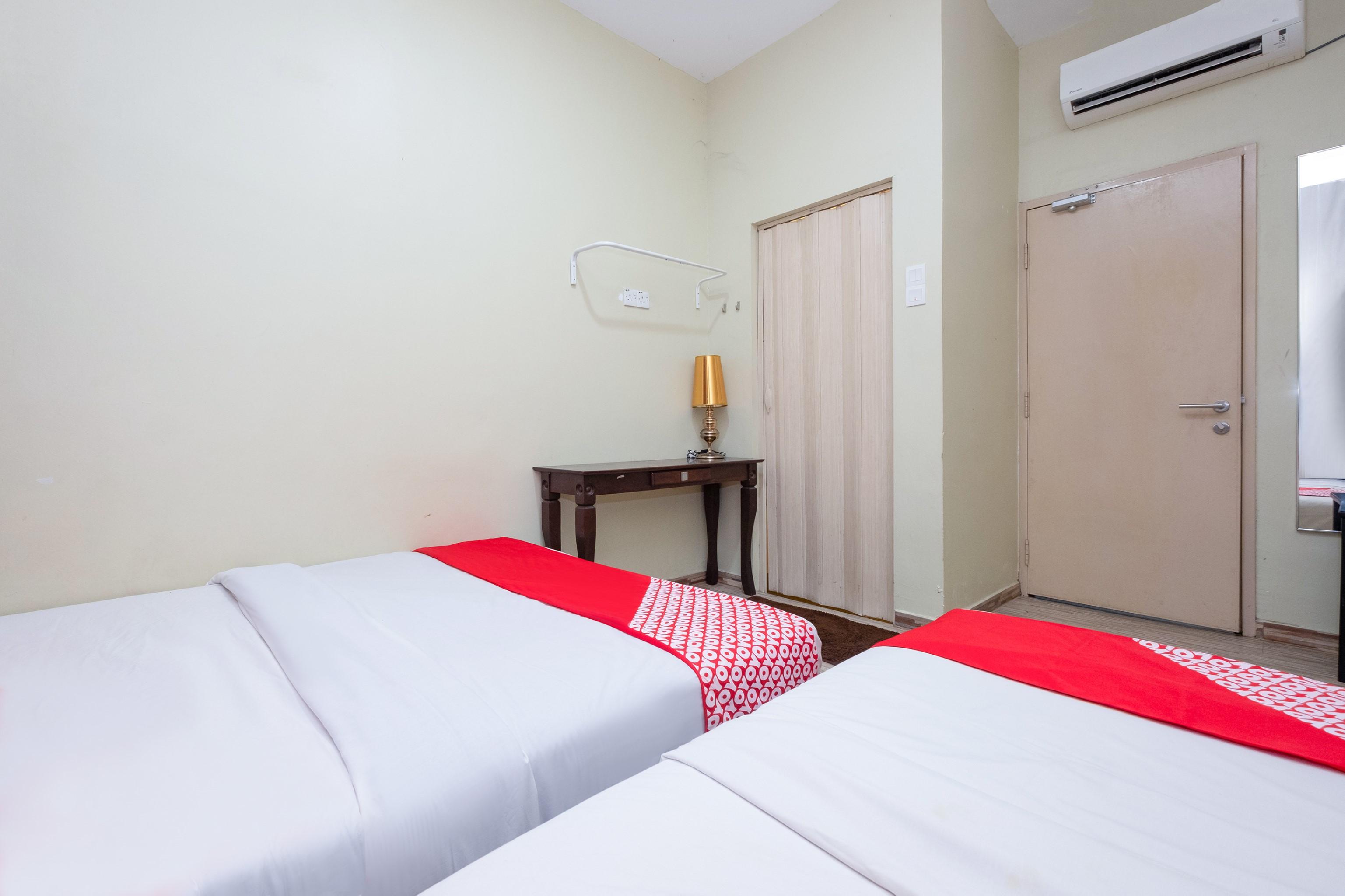 OYO 89981 Nyamanya Hotel Kuantan Bagian luar foto