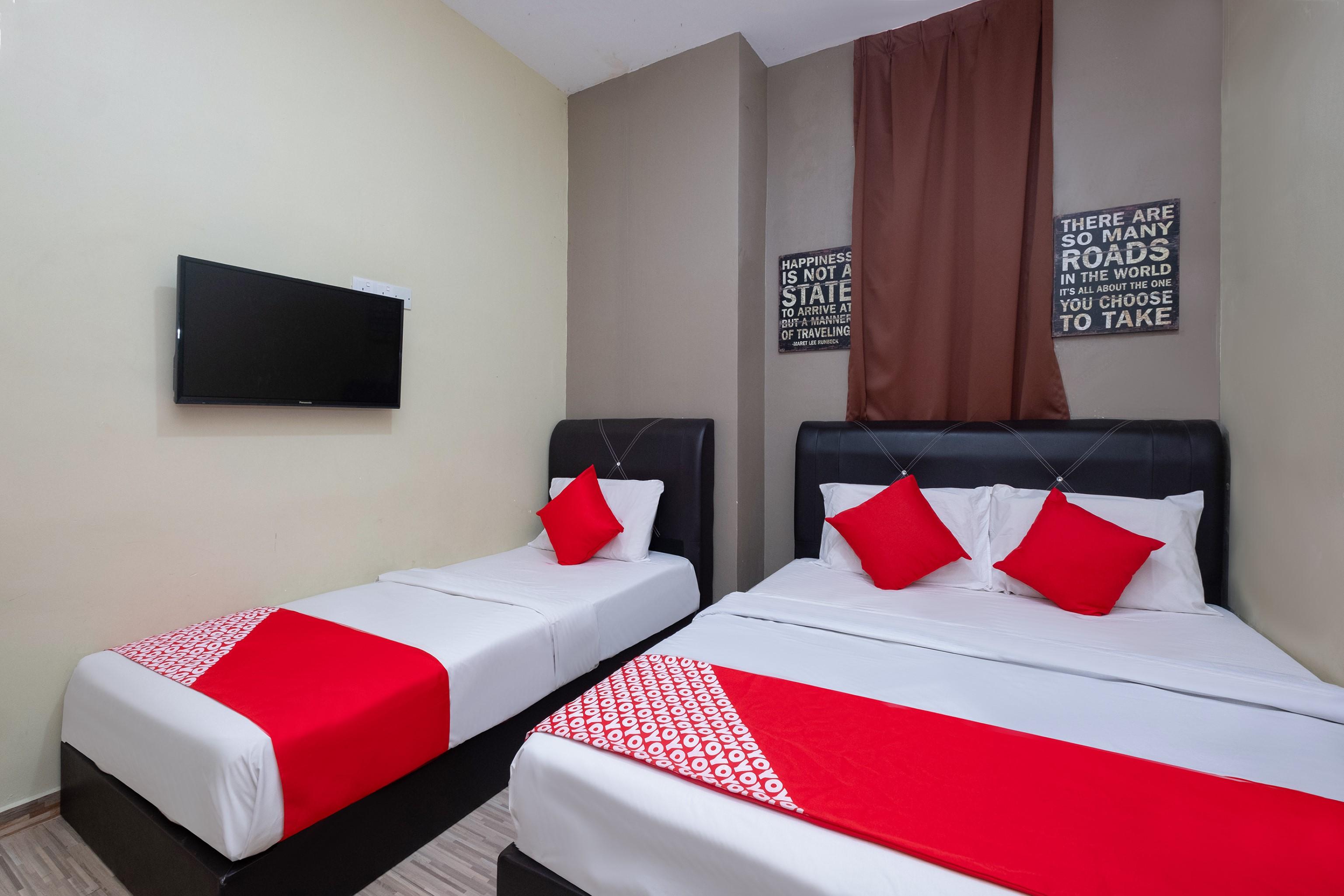 OYO 89981 Nyamanya Hotel Kuantan Bagian luar foto