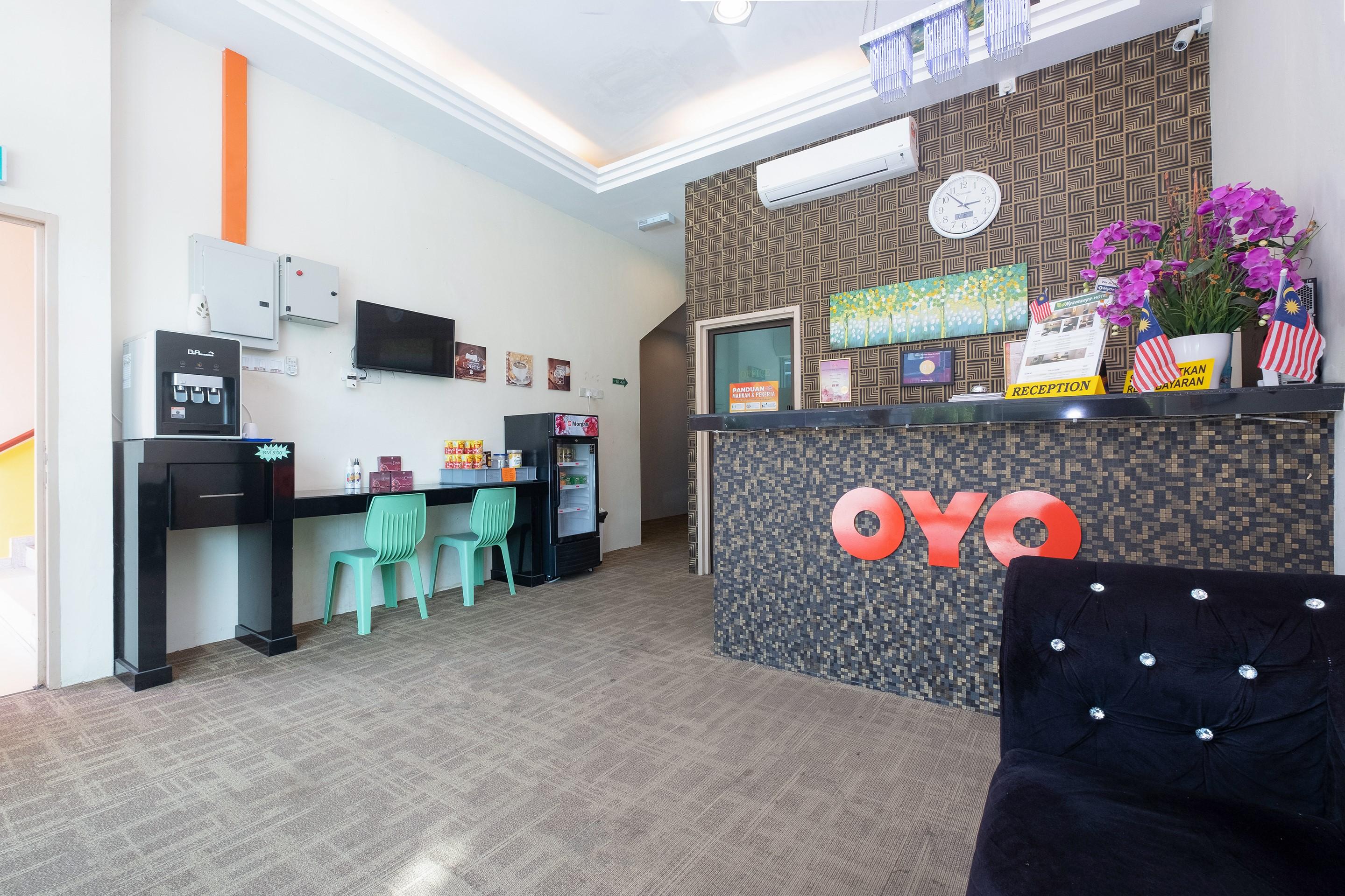 OYO 89981 Nyamanya Hotel Kuantan Bagian luar foto