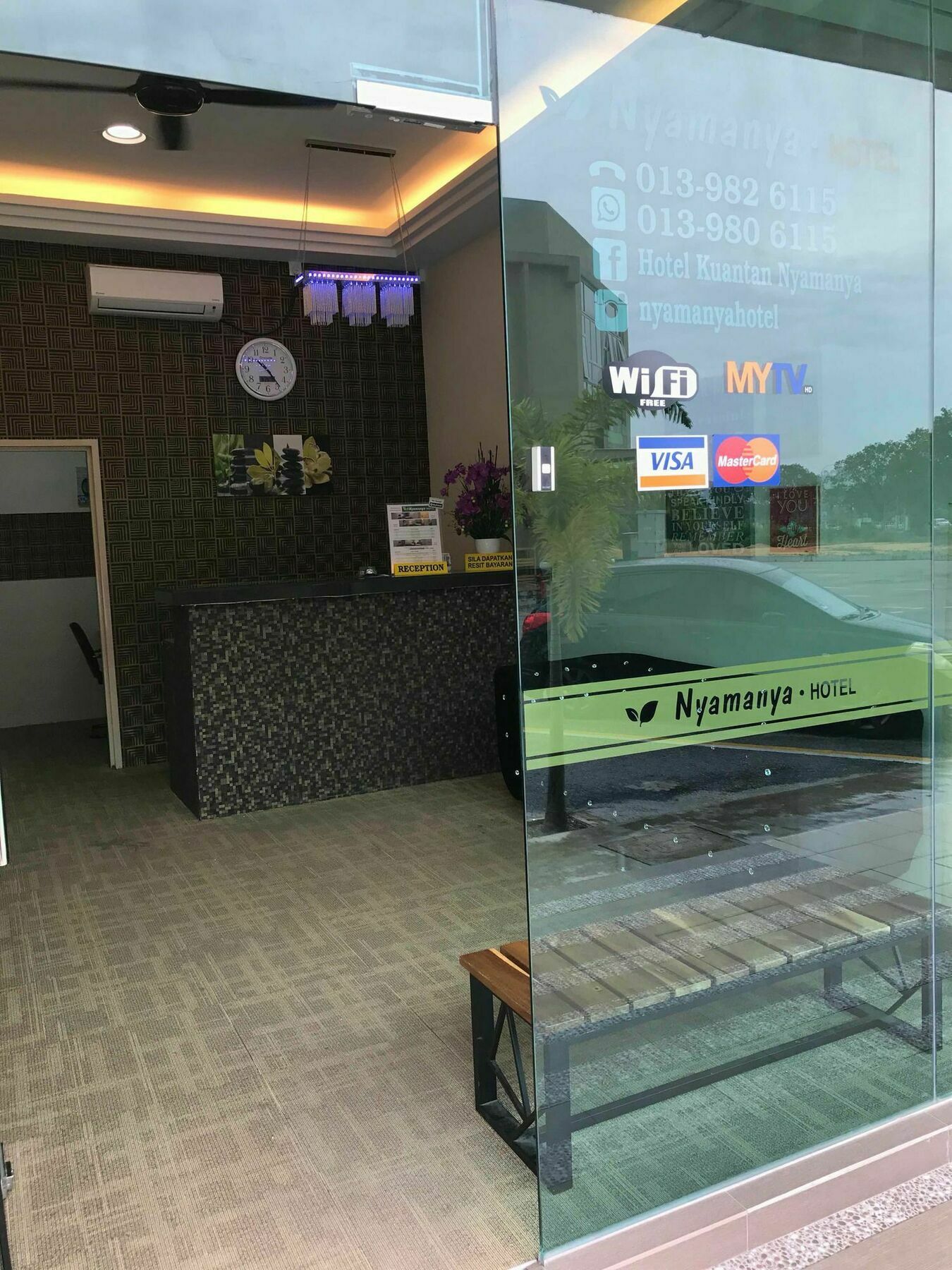 OYO 89981 Nyamanya Hotel Kuantan Bagian luar foto